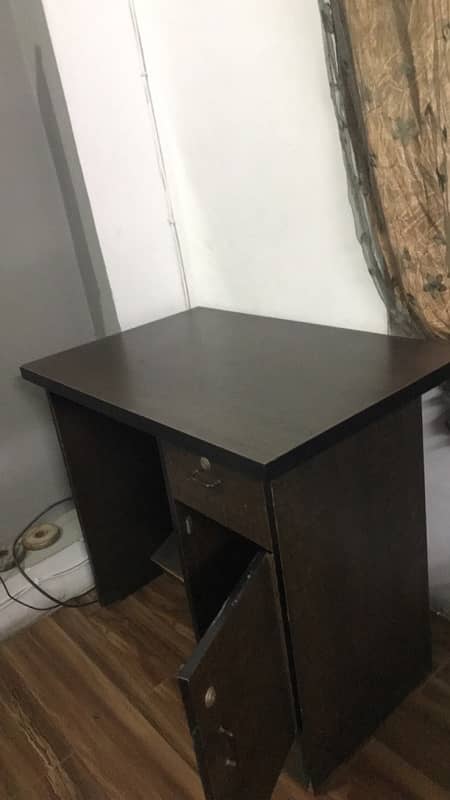 Selling my computer/study table 1