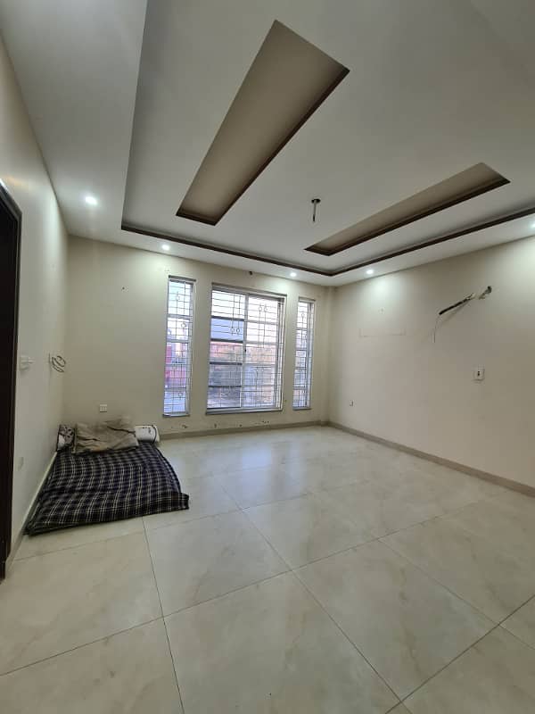 BRAND NEW SILENT OFFICE FLAT FOR RENT IN KARIM BLOCK ALLAMA IQBAL TOWN 4