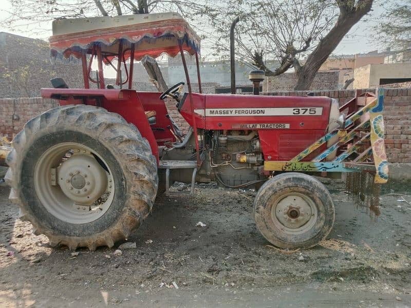 Massey Ferguson 375 1