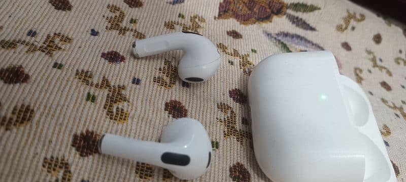 apple air pods pro 2 gen2 cop. y came from germany  price full n final 5