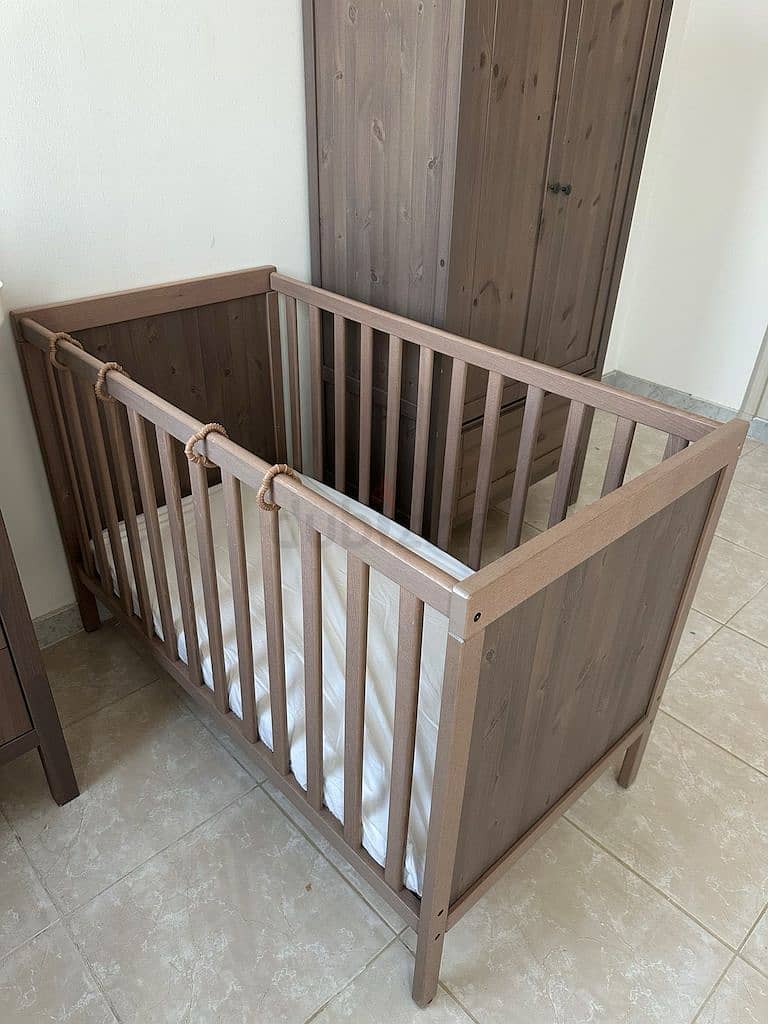 baby cot / wooden baby cot / kids bed / kids cot / kids furniture 1