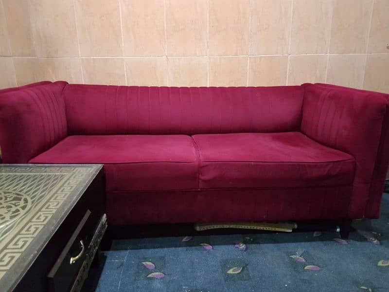 3seater sofa full new condition only Y month use 0