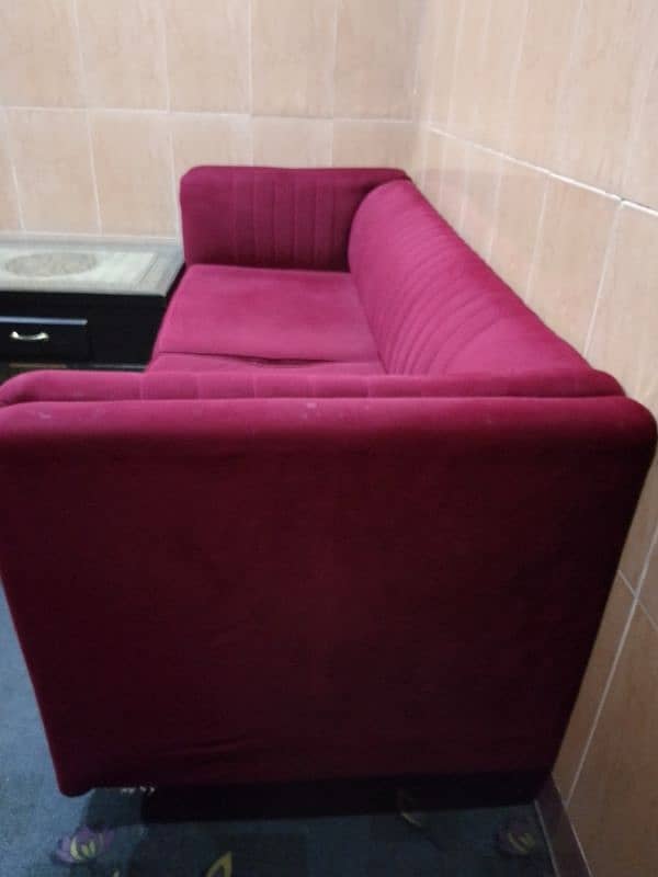 3seater sofa full new condition only Y month use 2