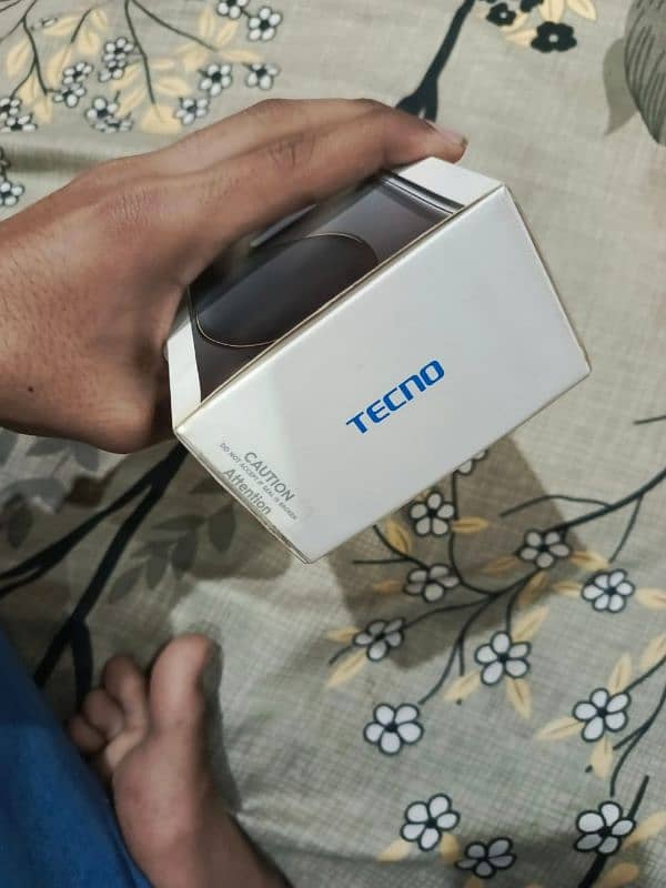 teckno spark 20 pro plus 8