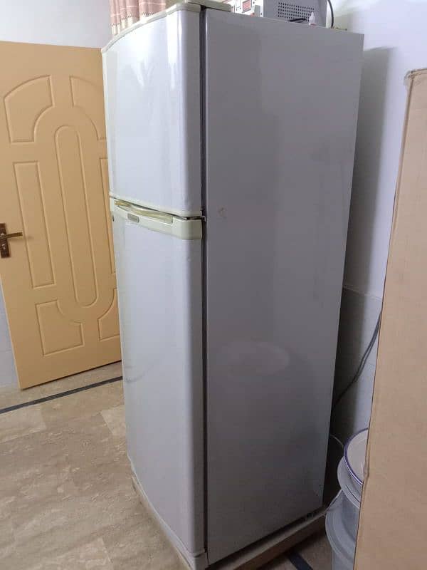 dawlance fridge A one condition full size 1