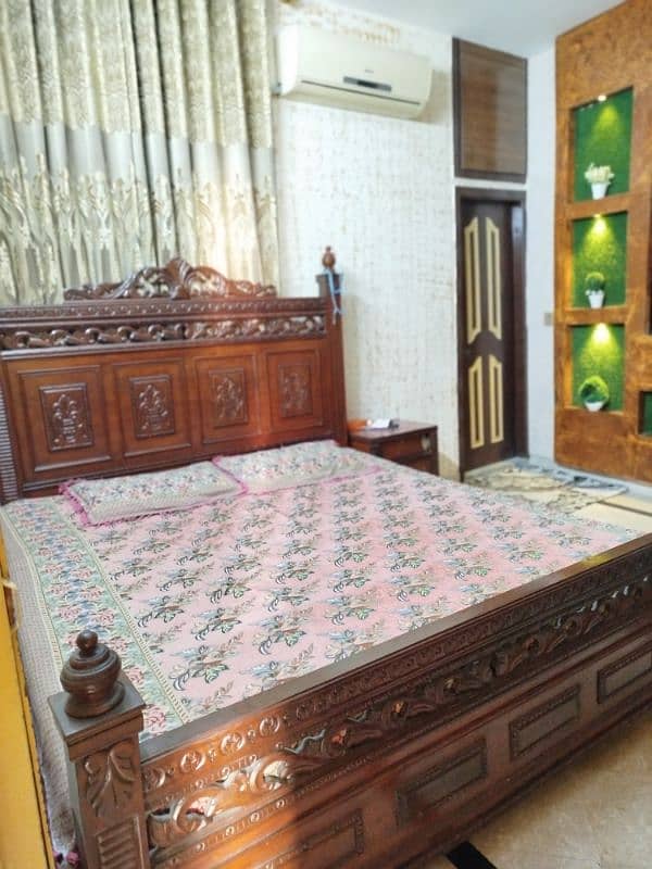 pure taali wood complete bed with 2 side tables without metress 1