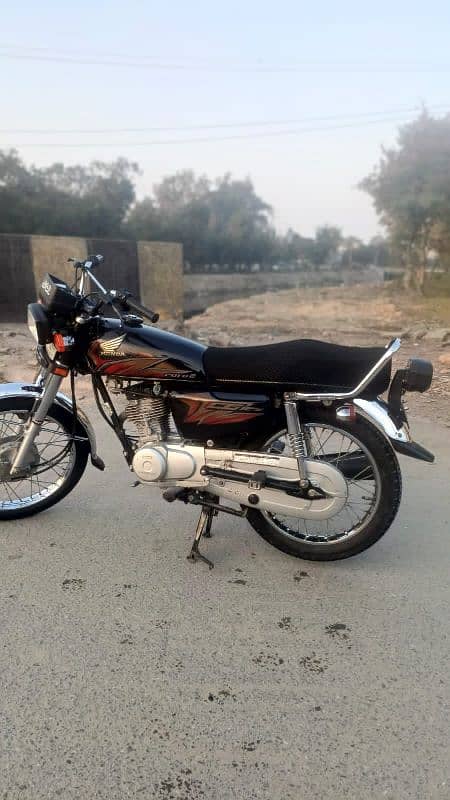 Honda 125 black 3