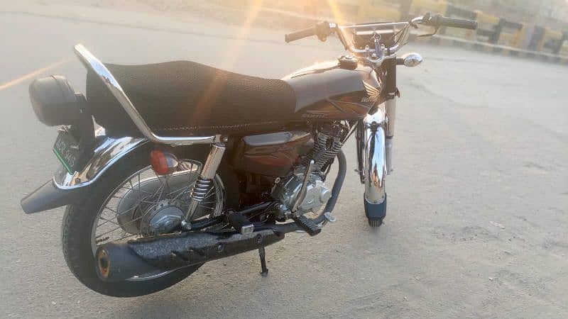 Honda 125 black 4