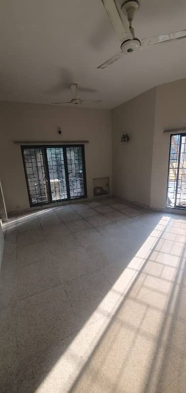 KANAL RENOVATED WELL MAINTAINED FIRST FLOOR NEAR TO GHAZI ROAD 3