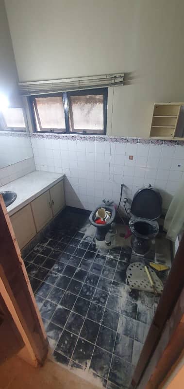 KANAL RENOVATED WELL MAINTAINED FIRST FLOOR NEAR TO GHAZI ROAD 5