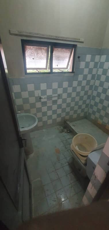 KANAL RENOVATED WELL MAINTAINED FIRST FLOOR NEAR TO GHAZI ROAD 15