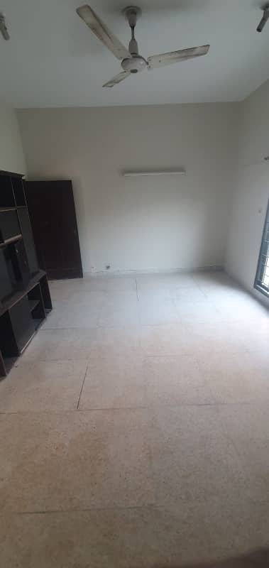 KANAL RENOVATED WELL MAINTAINED FIRST FLOOR NEAR TO GHAZI ROAD 18