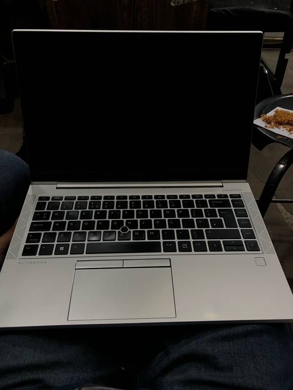 HP ELiTeBooK 840 G8 1