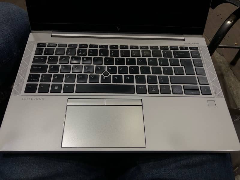 HP ELiTeBooK 840 G8 2