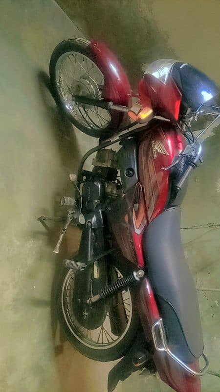 Honda pridor very good condition available samanabad 0