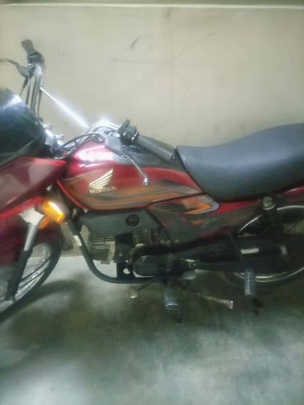 Honda pridor very good condition available samanabad 1