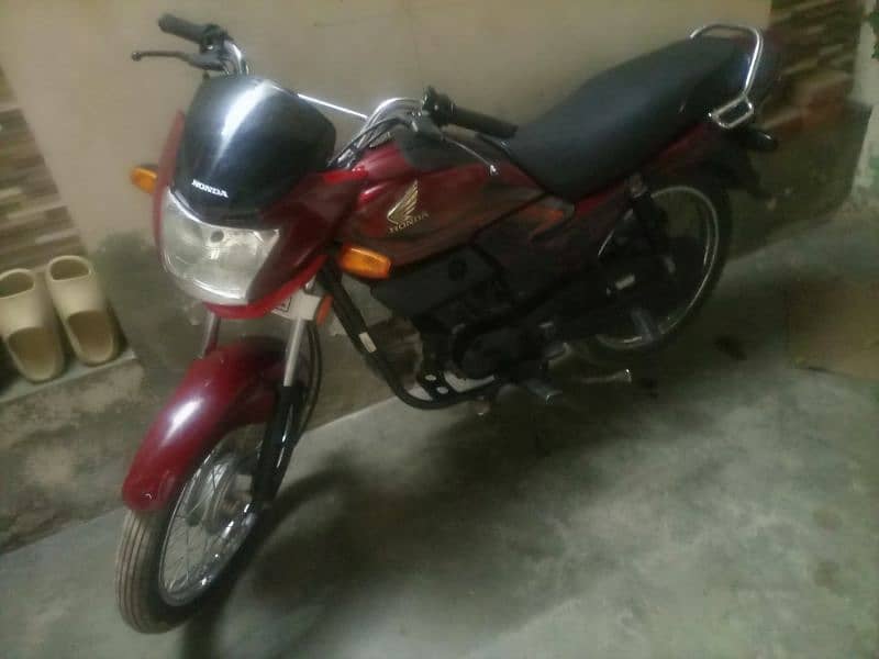 Honda pridor very good condition available samanabad 2