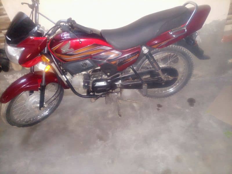 Honda pridor very good condition available samanabad 3