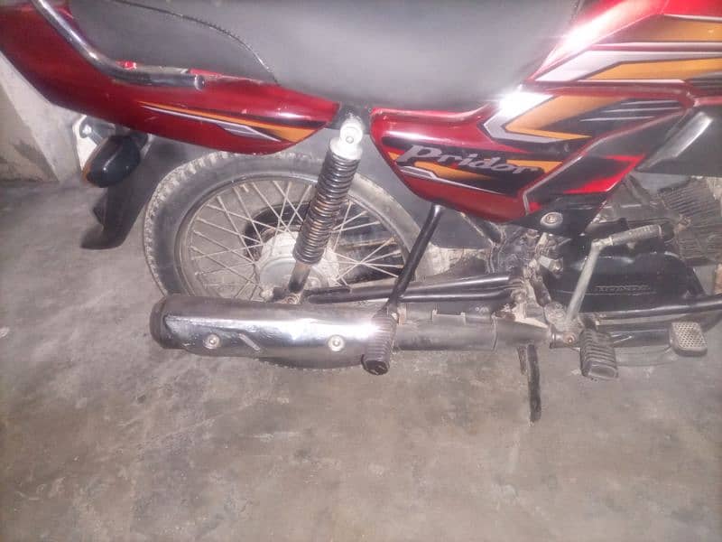 Honda pridor very good condition available samanabad 5