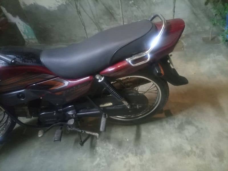 Honda pridor very good condition available samanabad 9