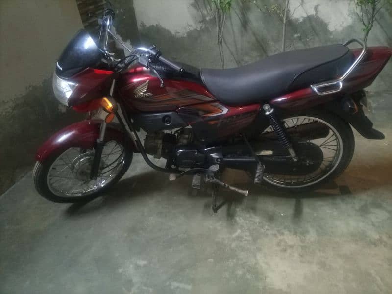 Honda pridor very good condition available samanabad 13