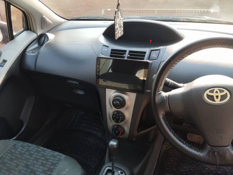 Toyota Vitz 2010 5