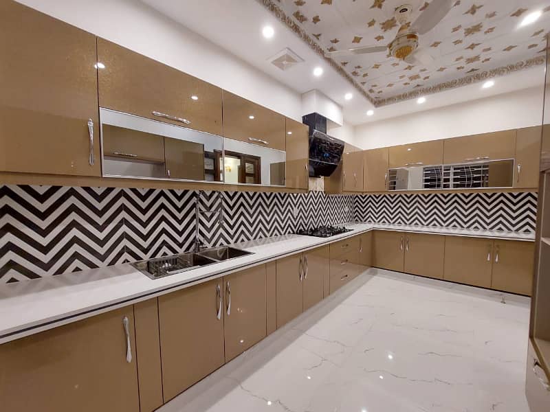 10 Marla Brand New Modern Luxury Upper Portion Available For Rent In Bahria Town Lahore. 7