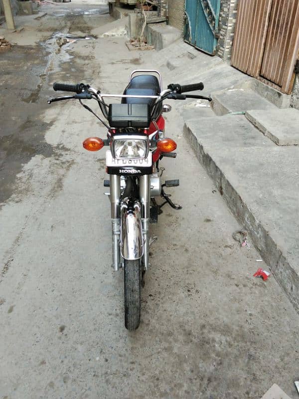 Honda 125 condition 10 by 10 engine pack all ok koi km nai ha bike me 1