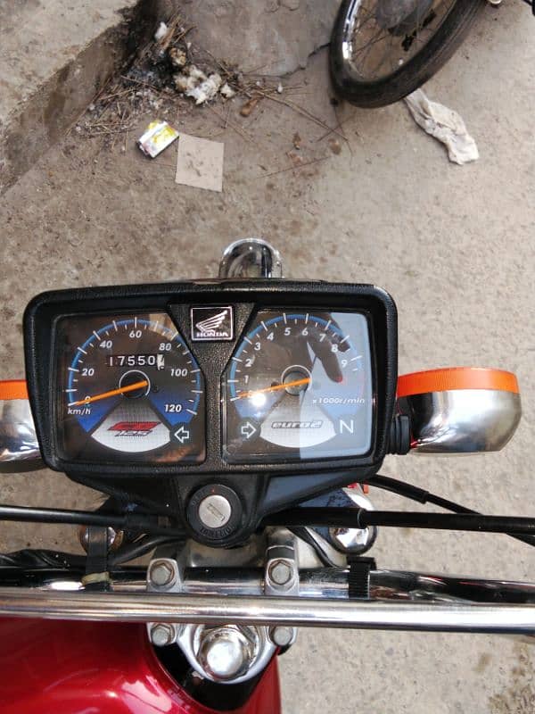 Honda 125 condition 10 by 10 engine pack all ok koi km nai ha bike me 5