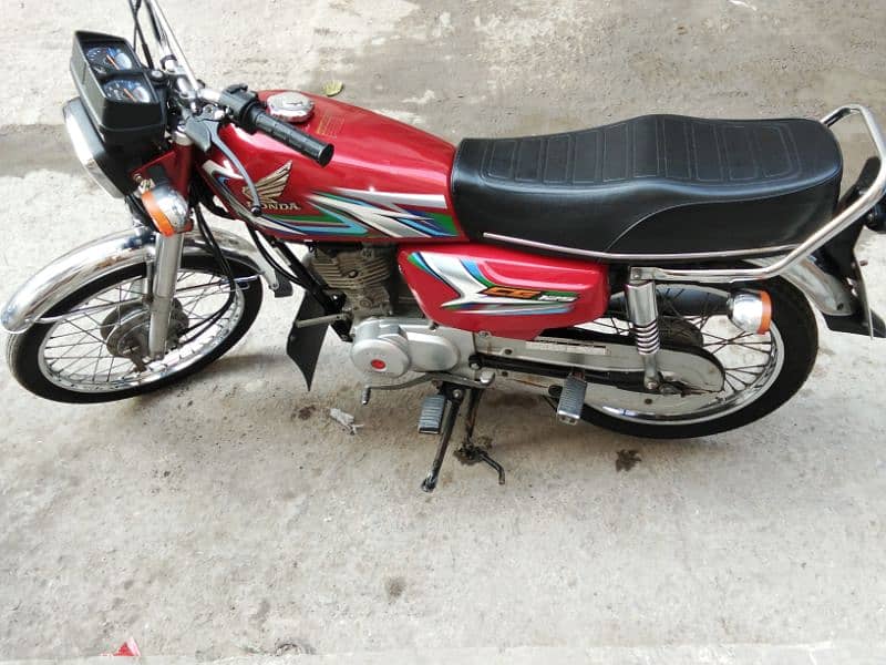 Honda 125 condition 10 by 10 engine pack all ok koi km nai ha bike me 6