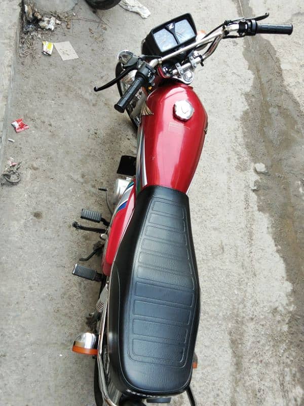 Honda 125 condition 10 by 10 engine pack all ok koi km nai ha bike me 8