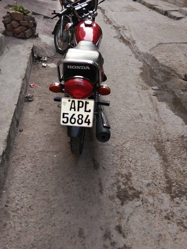 Honda 125 condition 10 by 10 engine pack all ok koi km nai ha bike me 11