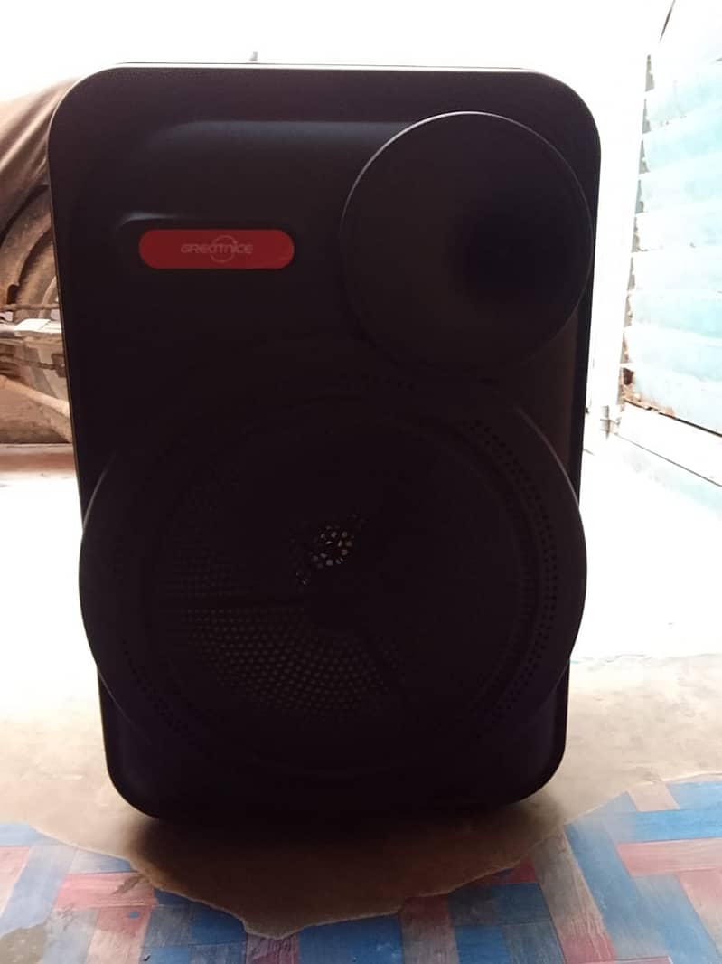 bluetooth charging speaker 12 inch portable just 1 week used 2