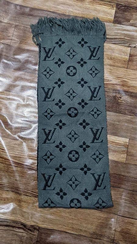 louis vuitton (LV) scarf/muffler 0