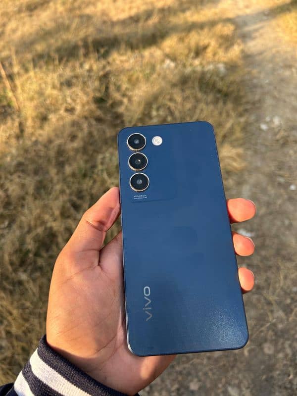 Vivo y100 0