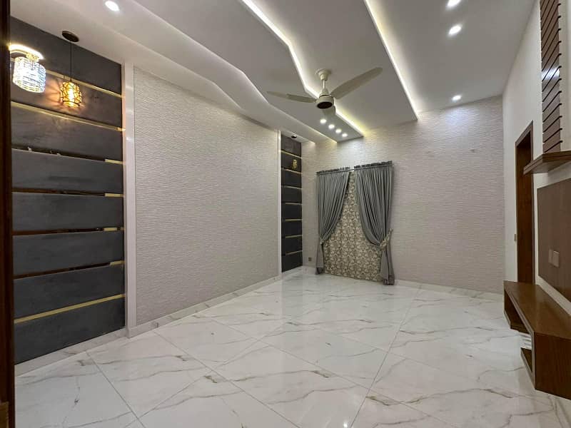 10 Marla Brand New Modern Ultra Luxury House Available For Rent In Bahria Town Lahore. 7