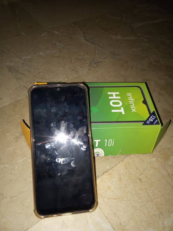 Infinix hot 10i 4/128 set & box! charger Nahin hay. exchange possible. 10