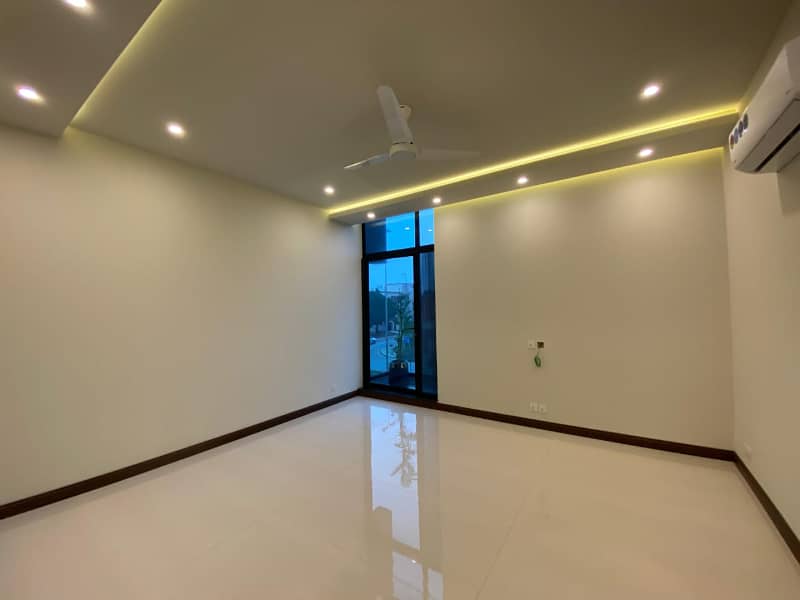 One Kanal Luxury Ultra-Modern Design Most Beautiful Near To Park on 80ft 100ft Road 4