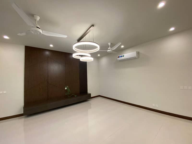 One Kanal Luxury Ultra-Modern Design Most Beautiful Near To Park on 80ft 100ft Road 10