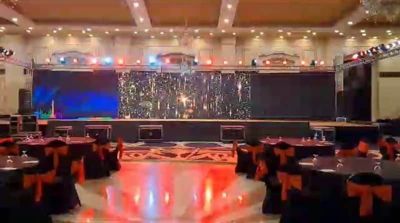 SMD Screen/Truss Lights/Dj Sound System/LEDs/Projector/Stage/LED Floor 8