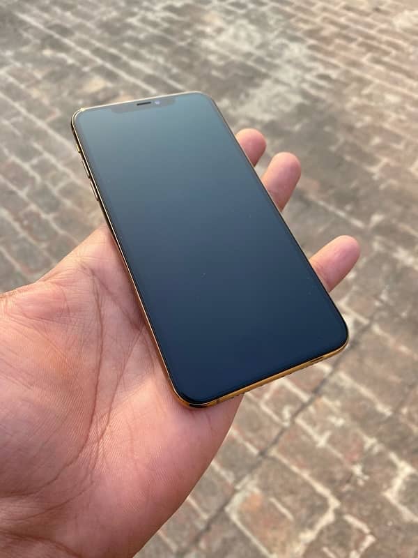 IPhone 11Pro Max Nonpta unlock simtime available WhatsApp(03274117805) 3