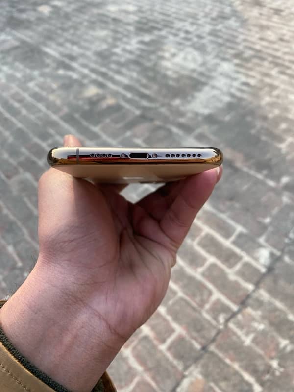 IPhone 11Pro Max Nonpta unlock simtime available WhatsApp(03274117805) 9