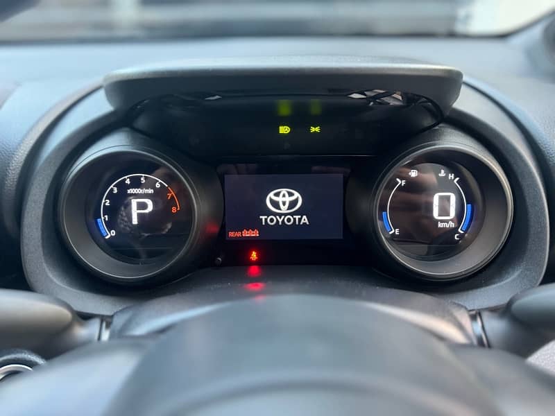 Toyota Yaris 2023 G LED 13