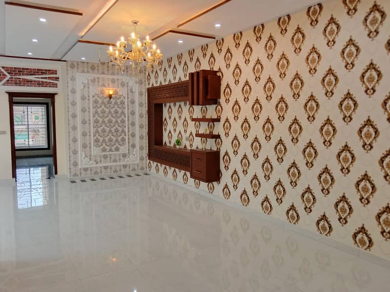 10 Marla house for sale in Gulshan e Lahore 14