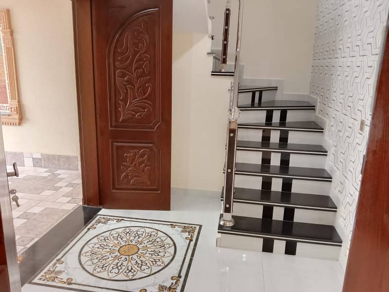 10 Marla house for sale in Gulshan e Lahore 16