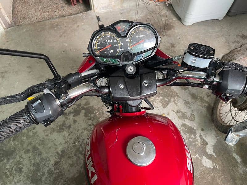 Suzuki GR150 Red 0