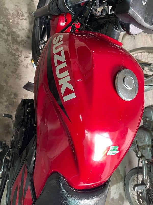 Suzuki GR150 Red 11