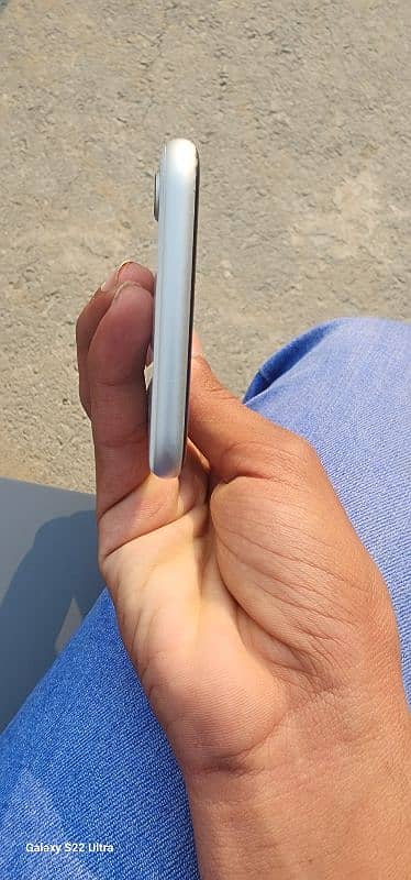 iphone se 2020 pta  64gb only 42k 2