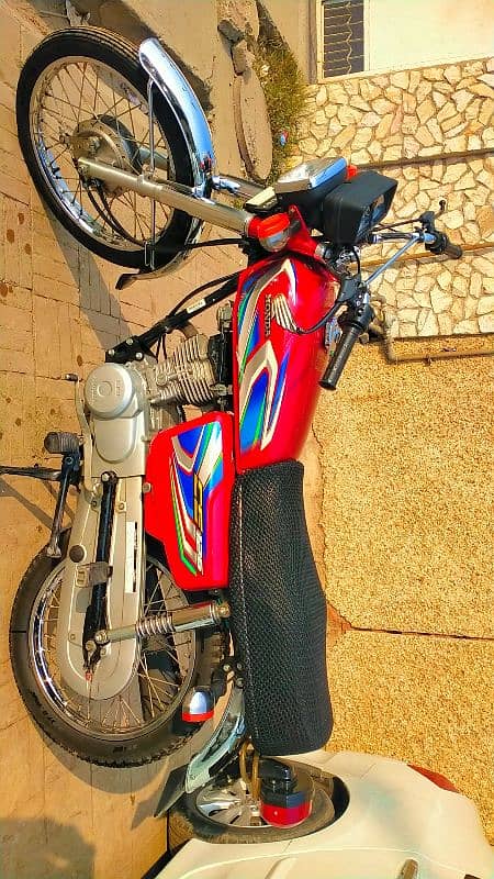 Honda 125 red colour 2023 Model 3