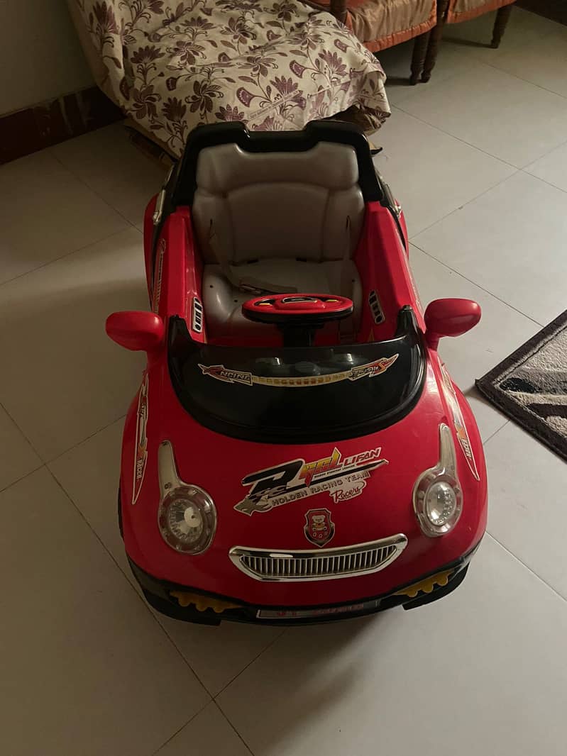 Battery operated kids electric car in mint condition 1